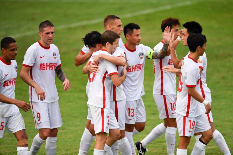 JJB-包含板球季后赛焦点战：关东雄狮队淘汰对手中原雷豹队，外线火力全开。二次进攻频频奏效的词条