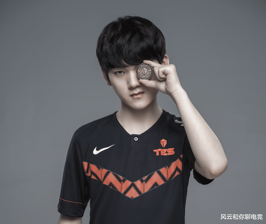 JackeyLove回归赛场，出色防守首场状态亮眼，TES观众沸腾！的简单介绍