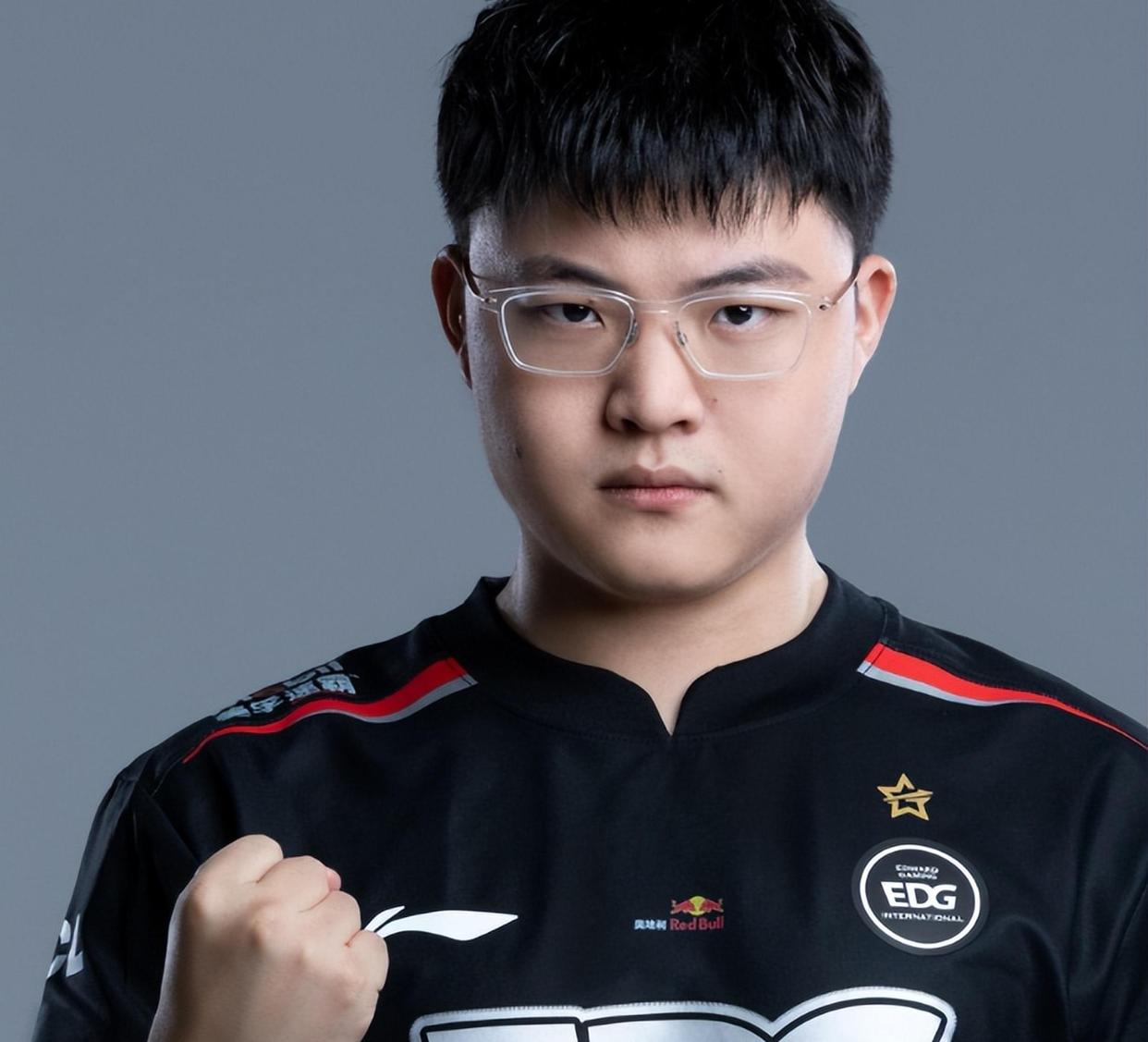 JJB-Uzi回归赛场，精彩发挥首场状态亮眼，法国队观众沸腾！的简单介绍